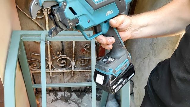 Пистолет для вязки арматуры MAKITA DTR180ZK ( Аккумуляторный вязчик арматуры Макита в работе) смотреть онлайн