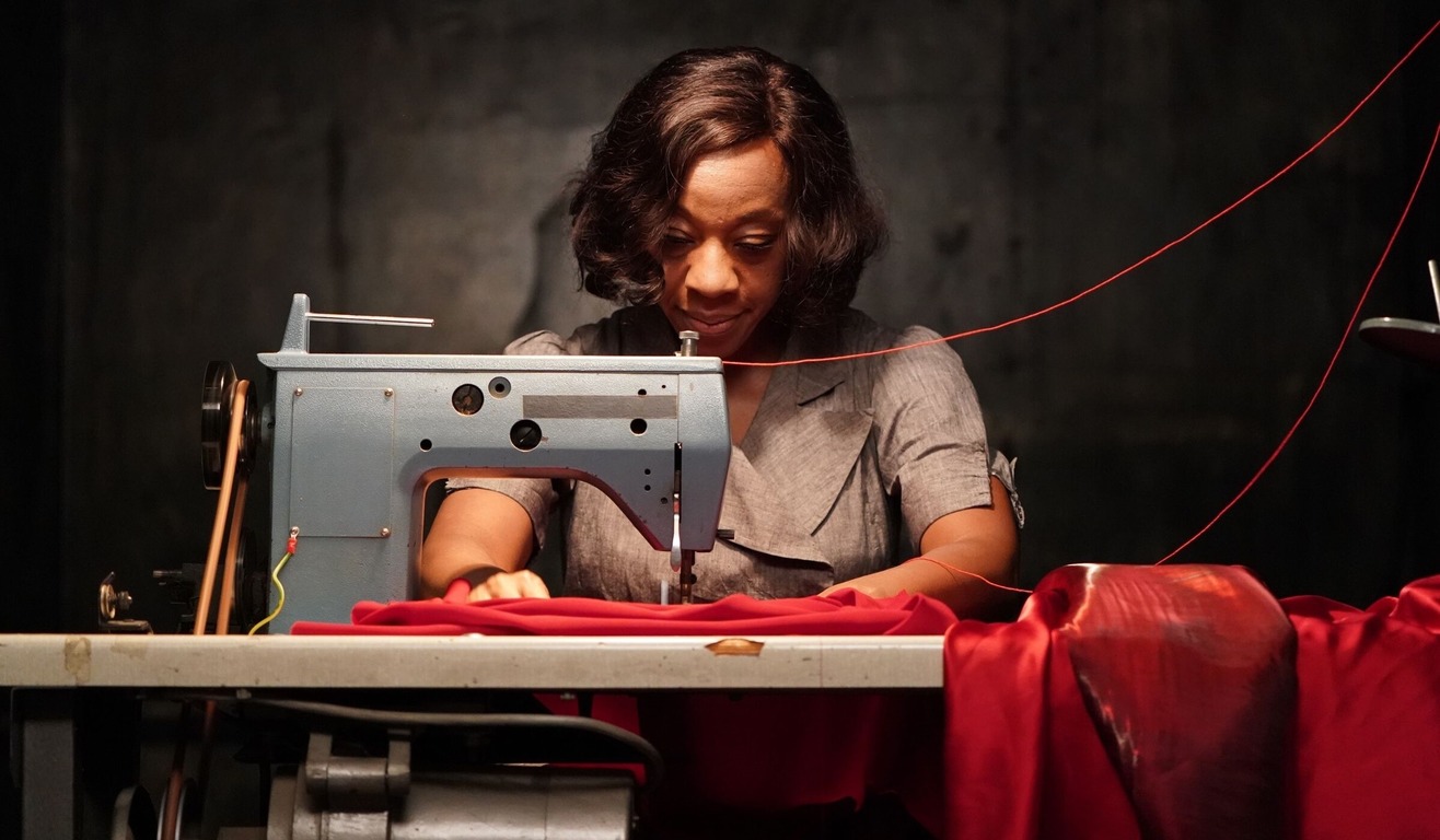 Маленькое красное платье - Русский трейлер (HD) смотреть онлайн