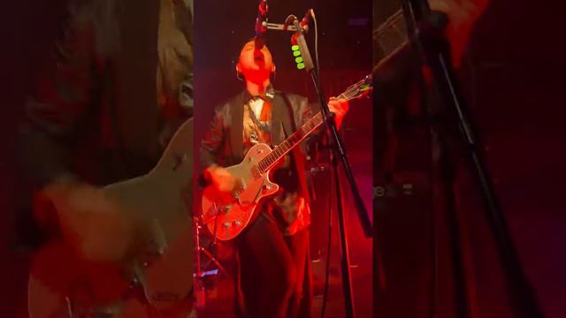 Звери – Просто такая сильная любовь (Live @ 16 Тонн, 23.02.2022) смотреть онлайн