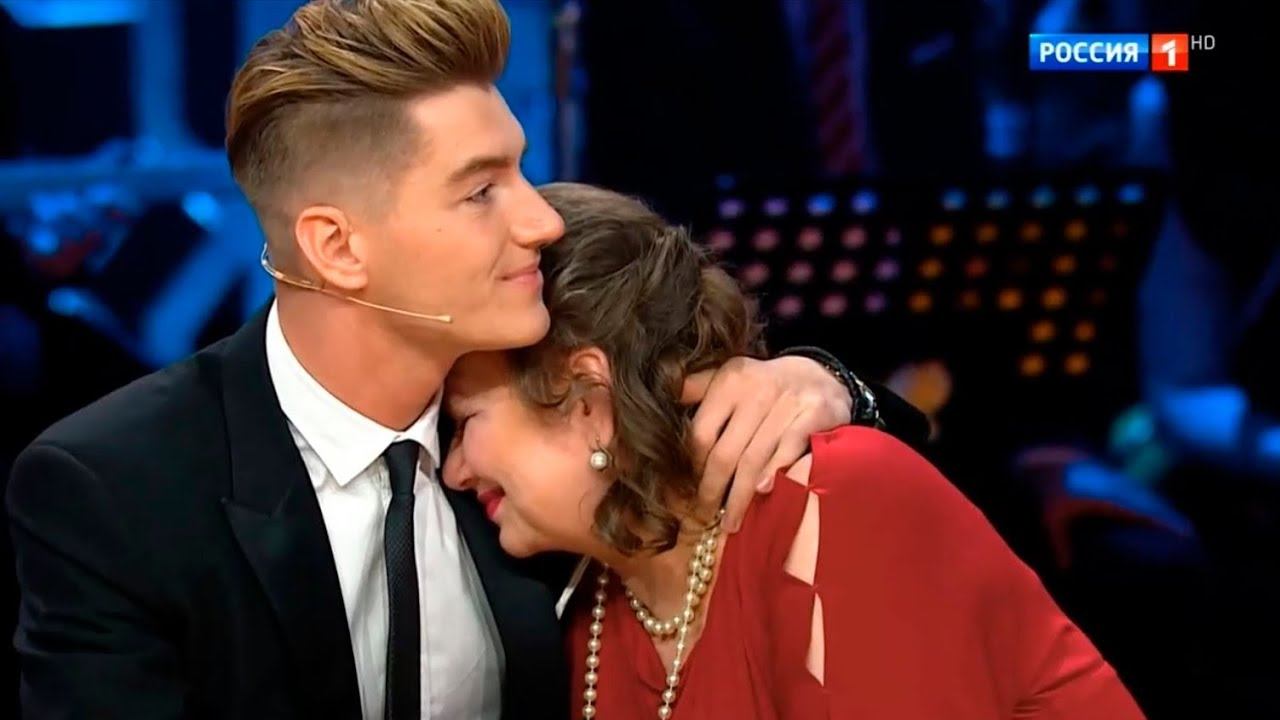 Алексей Воробьев - "Самая красивая Мама" в программе "Привет, Андрей!" к 8 марта смотреть онлайн