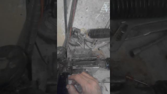 صيانه تشحيم اسكاتره علبه دركسيون بيجو peugeot 305 смотреть онлайн
