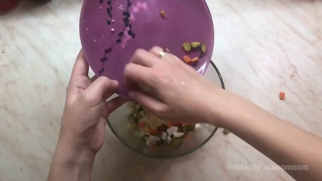 Домашний салат с копченой курицей и фасолью. Рецепт салата с курицей смотреть онлайн