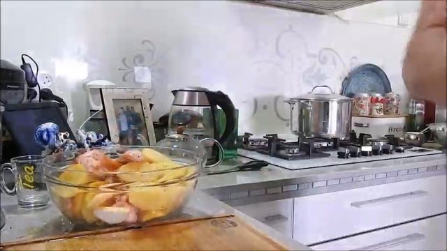 Крылышки индейки с картофелем. Дедушкина кухня смотреть онлайн