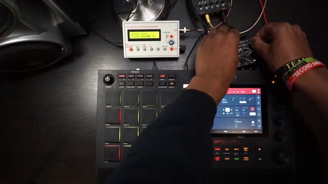 Aggressive Beat With Bastl Kastle V1.5, Akai MPC Live II, FG-100 DDS Function Generator