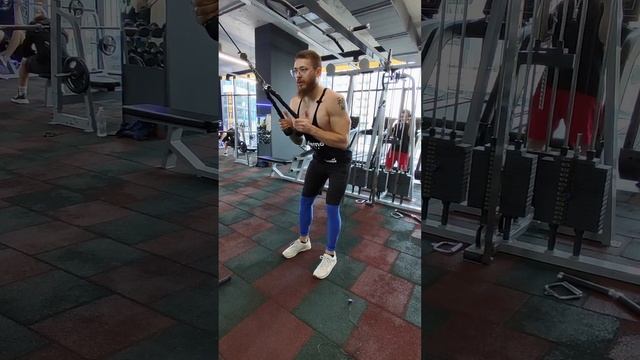 Разгибания с канатом в кроссовере. Трицепс.