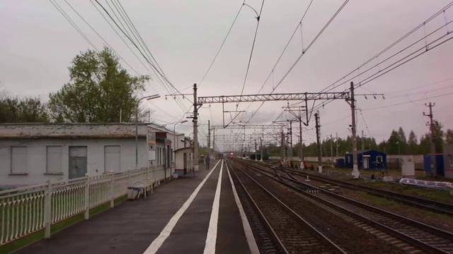 Электропоезд "Ласточка" из Твери в Москву прибывает на четный путь станции Решетниково смотреть онлайн
