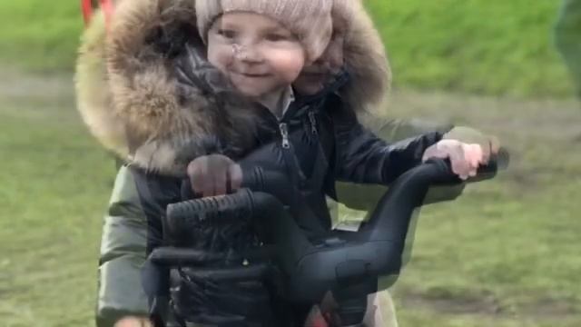 DOONA LIKI TRIKE REVIEW / WORLDS MOST COMPACT FOLDING TRIKE !! смотреть онлайн