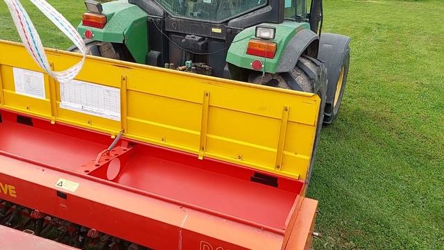 Посев пшеницы, участвуют Джоник (John Deere 6600), Т-25 и сеялка Overum-Tive. смотреть онлайн
