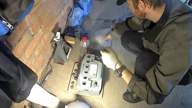 #ОБЗОР #ссср #жигули ОБЗОР Зарядное устройство Аккумулятора Жигули ВЗУ и залить акб смотреть онлайн