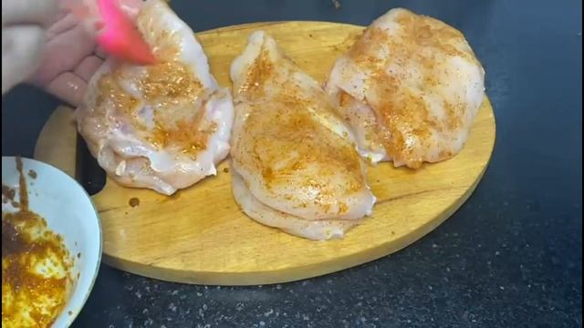 Куриная грудка. Правильный рецепт куриного филе! Получается сочно и вкусно! смотреть онлайн