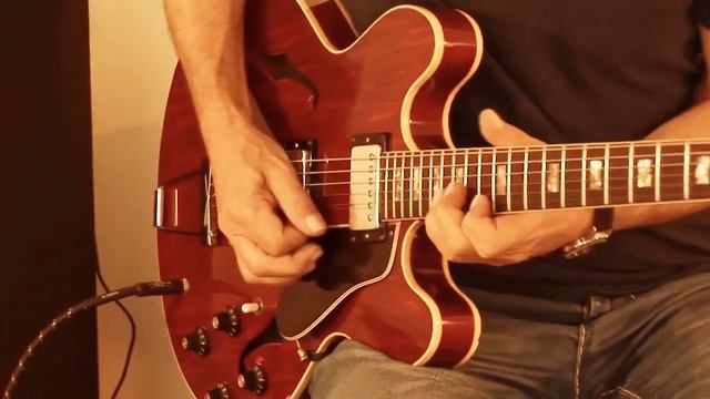1969 Gibson ES-335 (cherry) смотреть онлайн