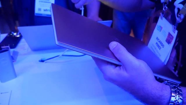 New Dell XPS Looks & Feels Even Better In Person - CES 2018 - YouTube Tech Guy смотреть онлайн