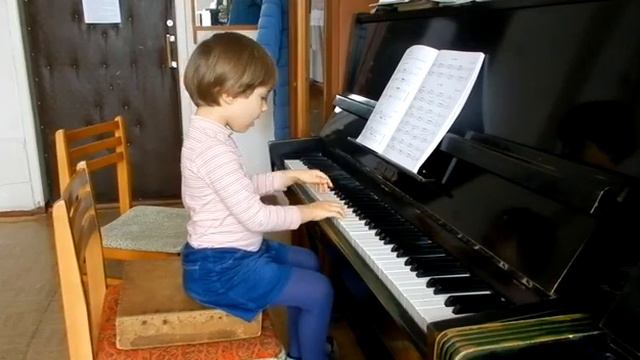 Лемешкина Марианна. 3 года 10 месяцев. Более сложные этюды (фрагмент урока) смотреть онлайн