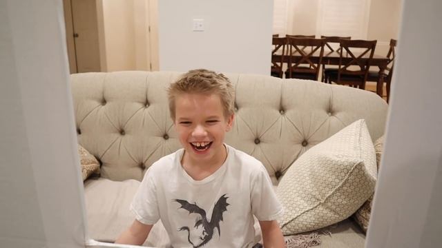 Who Is The Better Liar? Playing Box Of Lies With My Little Brother смотреть онлайн