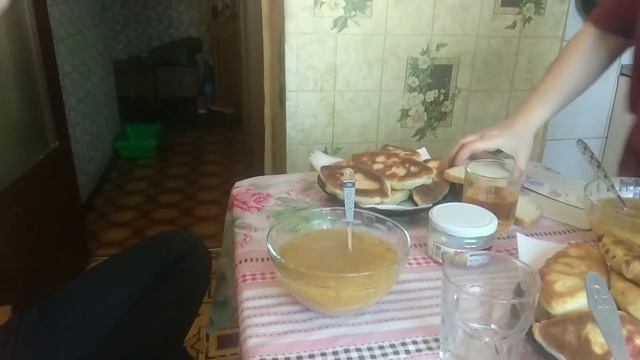 Суп гороховый и песня.