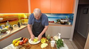 Индейка с сыром, базиликом и орехами