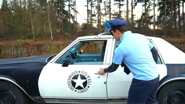 Jason और Alex पुलिस की भूमिका निभाने का नाटक करते हैं | बच्चों को कैसे व्यवहार नहीं करना चाहिए смотреть онлайн