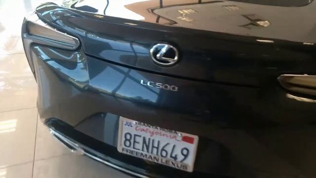 Lexus Dealership Walk Around The 2021 LS500 An LC500.