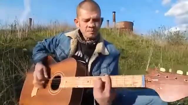 ЛЕГЕНДАРНЫЙ бомж отжигает на гитаре смотреть онлайн