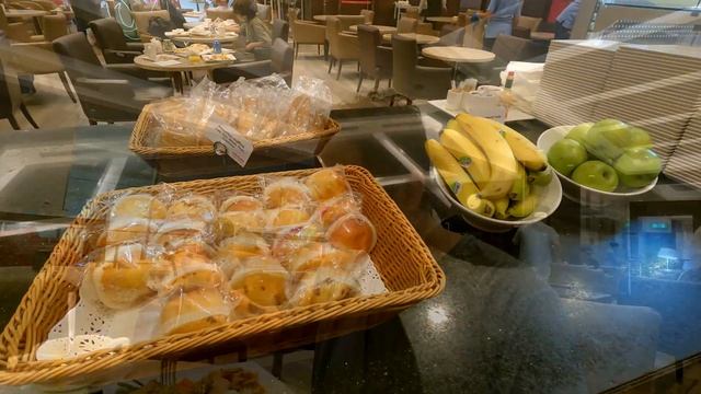 DUBAI INTERNATIONAL AIRPORT (DXB) - MARHABA LOUNGE REVIEW