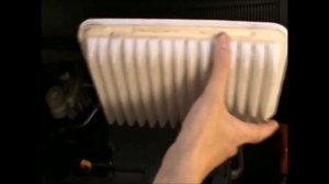 Suzuki splash air filter location and replacement