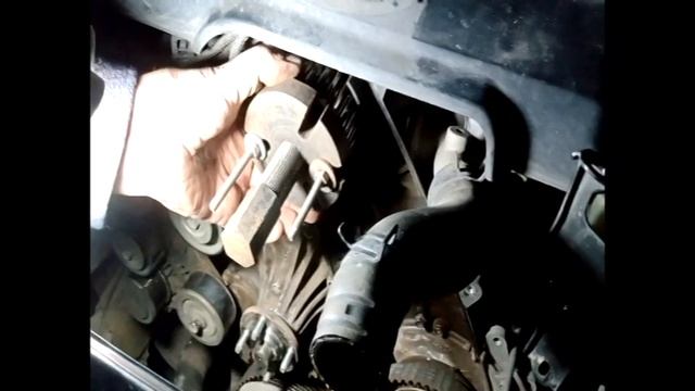 Cambio de bomba de agua de Toyota Hilux en Español смотреть онлайн