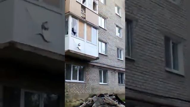 Показываю разбитый дом. смотреть онлайн