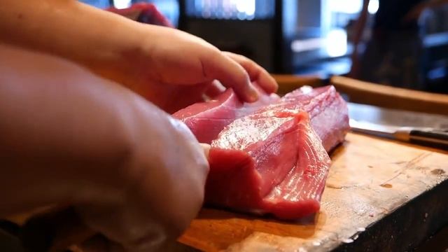 Как готовят и разделывают тунца в Японии! Эксклюзив 2019 смотреть онлайн