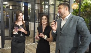 Селфи конкурс для девушек на свадьбе