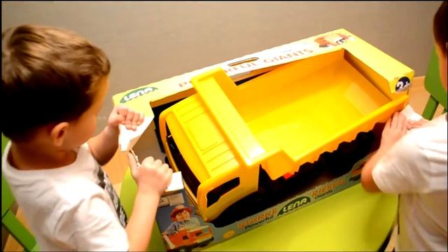 Самосвал LENA чешский. Строительная техника. Грузовик игрушка. Распаковка игрушек. смотреть онлайн