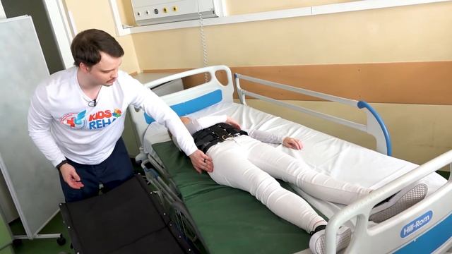 Школа для родителей. Пересаживание пациента в кресло-коляску с помощью слайдера смотреть онлайн