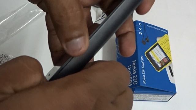 Nokia 220 Unboxing Video