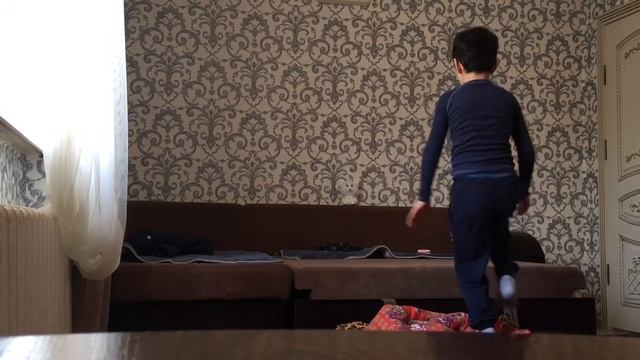 КАК НАУЧИТЬСЯ САЛЬТО НАЗАД В ДОМАШНИХ УСЛОВИЯХ! смотреть онлайн