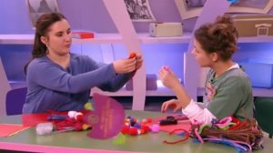 " Умелые ручки" и Криворучка - мастер класс по созданию петуха из синельной проволоки на тв карусел