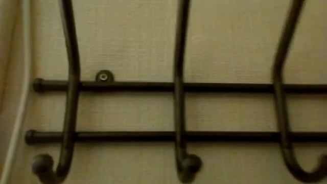 как повесить вешалку смотреть онлайн