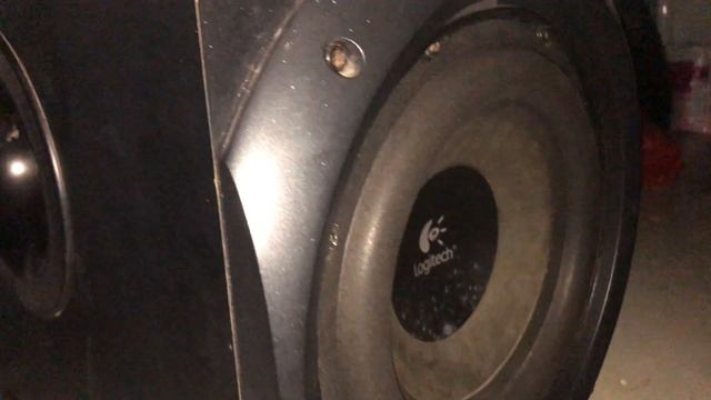 Logitech Z-5500 low bass test (#1) смотреть онлайн