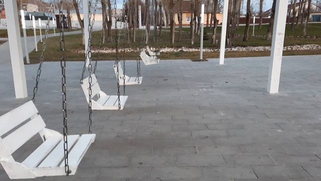 Ветер качает качели смотреть онлайн