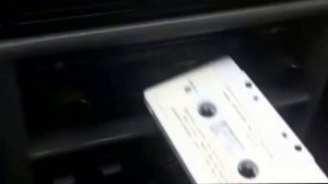 Кассетная магнитола в старой машине