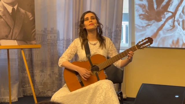 «Клён ты мой опавший» (Сергей Есенин). Исполняет Анна Шестернина. Видео с концерта в музее С.Есенин смотреть онлайн