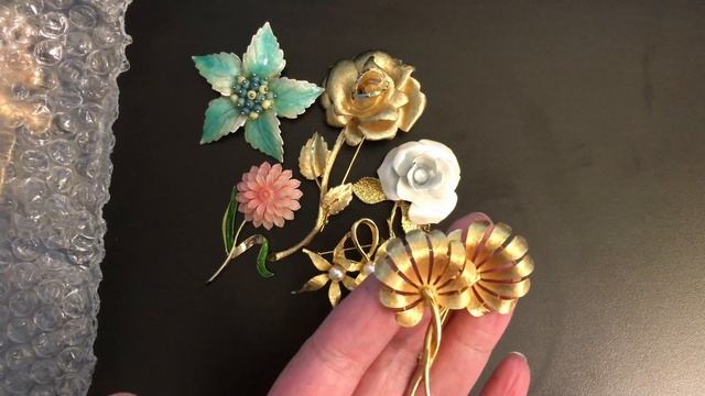 Распаковка Винтажа 03 Брошки Цветочки Лето 2021 смотреть онлайн