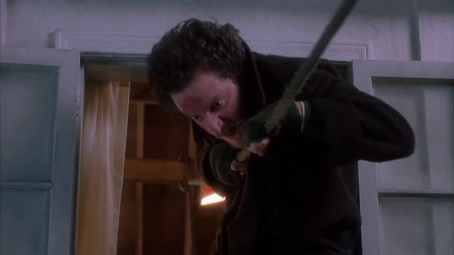 Один дома (1990) Кевин перерезает канат с непутёвые грабителями смотреть онлайн