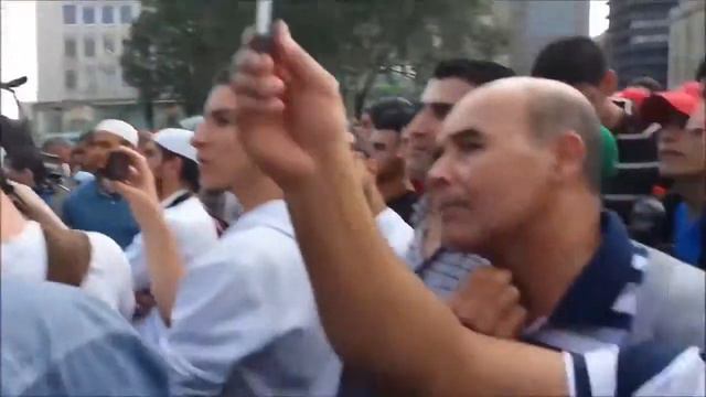 Muslim brother converts German citizens ᴴᴰ - TheLoyalServant™ смотреть онлайн