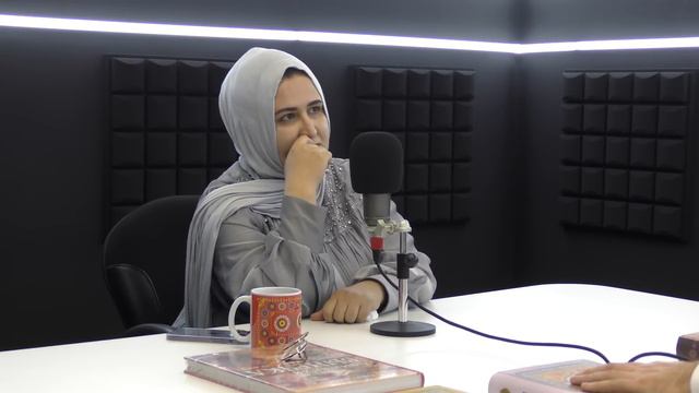 Шарора Вазирӣ: Зани бесавод аз куҷо "шери нар" мезояд?! смотреть онлайн