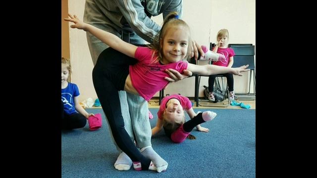 Extremely stretching (CRY) with coach in rhythmic gymnastics ???!!! смотреть онлайн