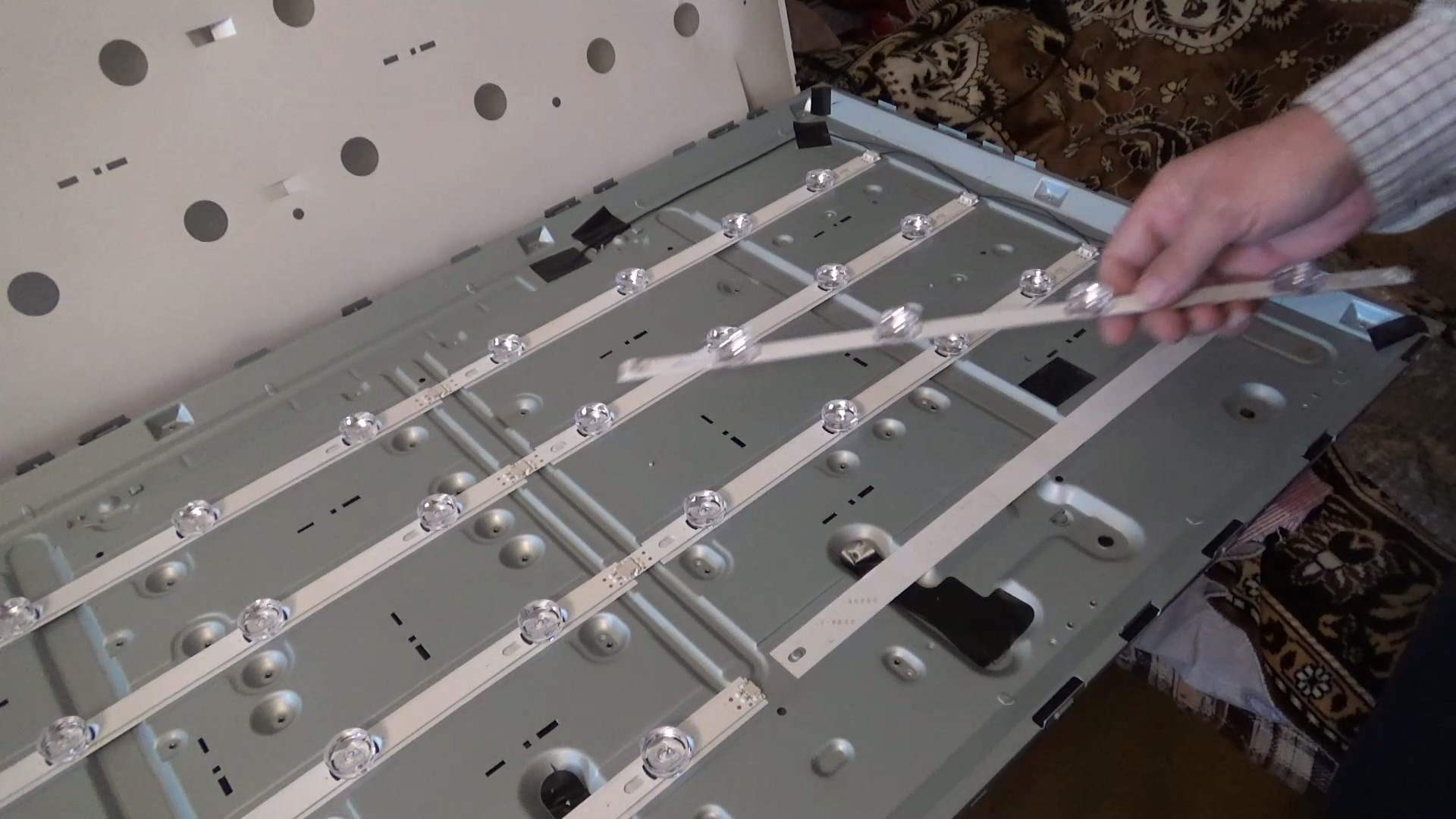 Как поменять подсветку в телевизоре