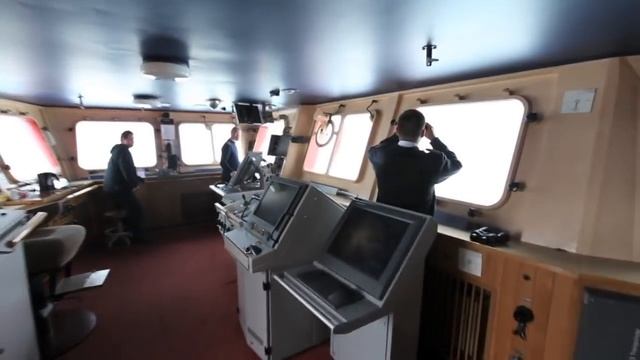 Застрявший ледокол смотреть онлайн