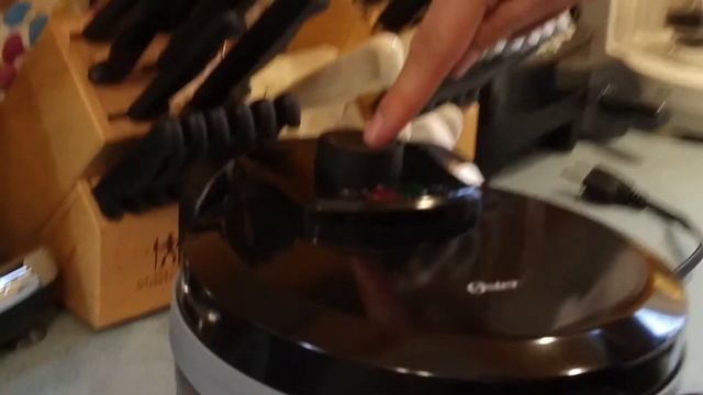 Review of Oster Duraceramic flip waffle maker смотреть онлайн