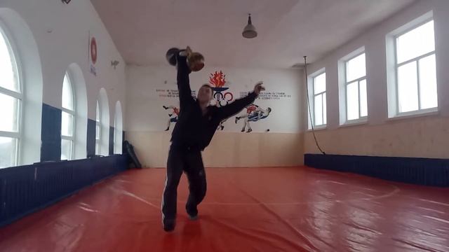 3 гири по 16 kg(48kg) турецкий подъем на 4 повтора смотреть онлайн
