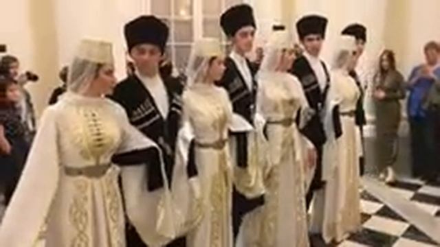 Ансамбль Иристон СПб провел мастер-класс по аланским танцам в Государственном Эрмитаже смотреть онлайн