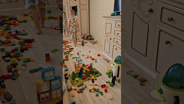 Детская площадка в многоэтажках